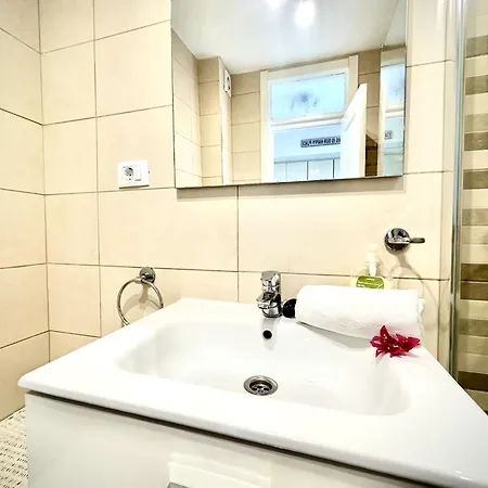 Seafront Serenity By Deihu Experiences Lejlighed