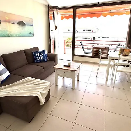 Seafront Serenity Apartment *