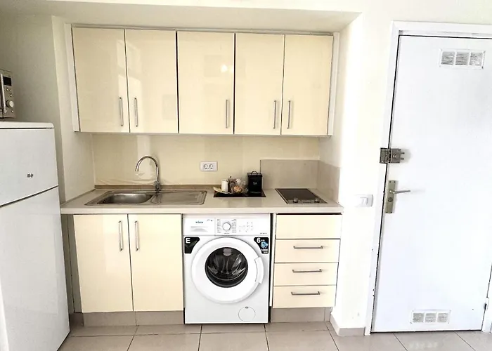 Lägenhet Seafront Serenity By Deihu Experiences *