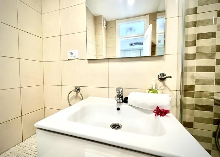 Seafront Serenity By Deihu Experiences Lägenhet